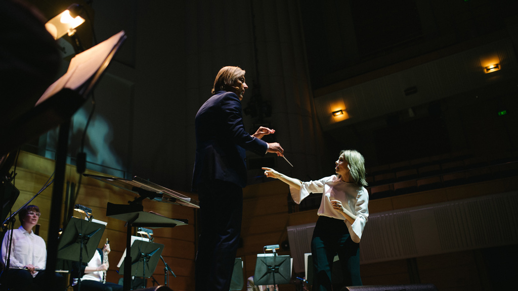 Justine Clarke in performance with conductor George Ellis, Mimi's Symphony