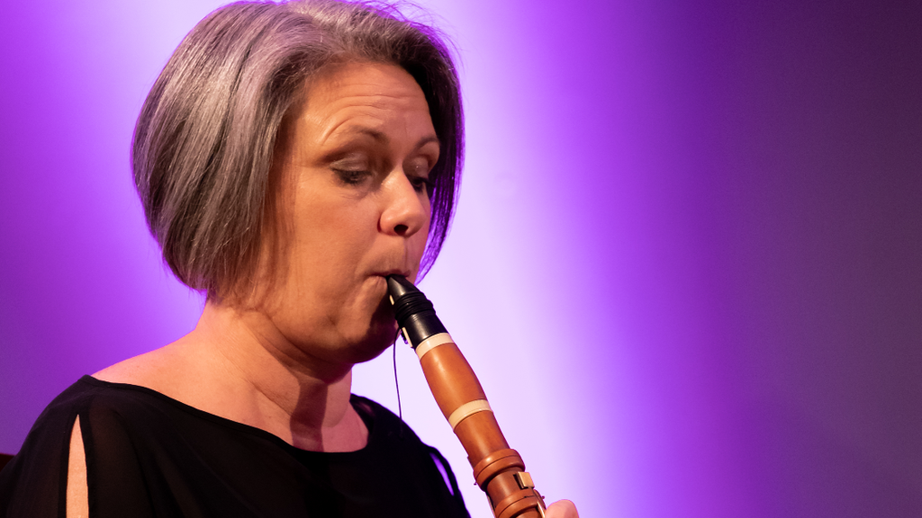 Nicole van Bruggen playing clarinet